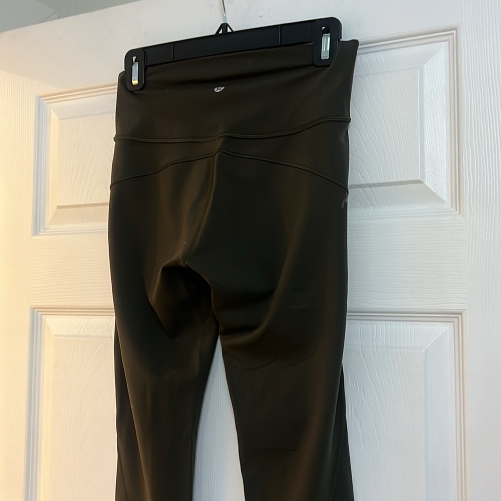 Lululemon - Picture 5 of 5